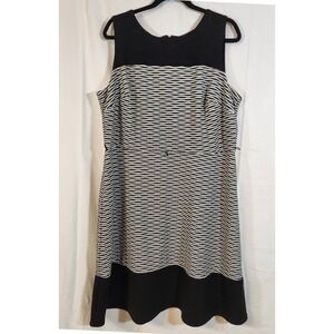 Roz & Ali $64 Size 16 Black White Textured Wave Striped Sleeveless Shift Dress